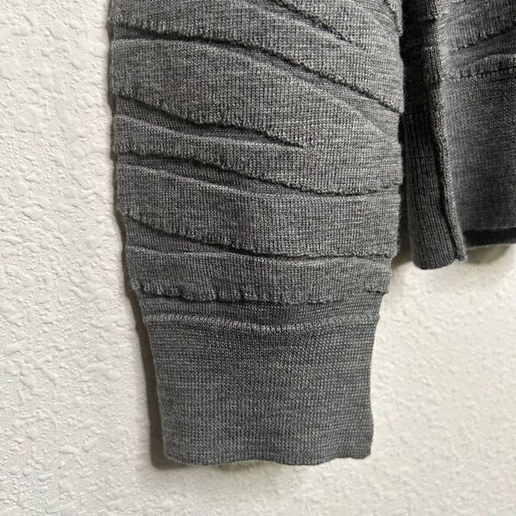 A.L.C Gray Pullover 100% Merino Wool Long Sleeve Textured Sweater Women’s Size M - Picture 4 of 13